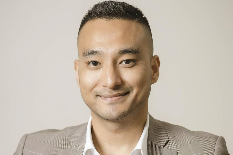 How Nick turned a laptop and $100 into a lifeline for new arrivals